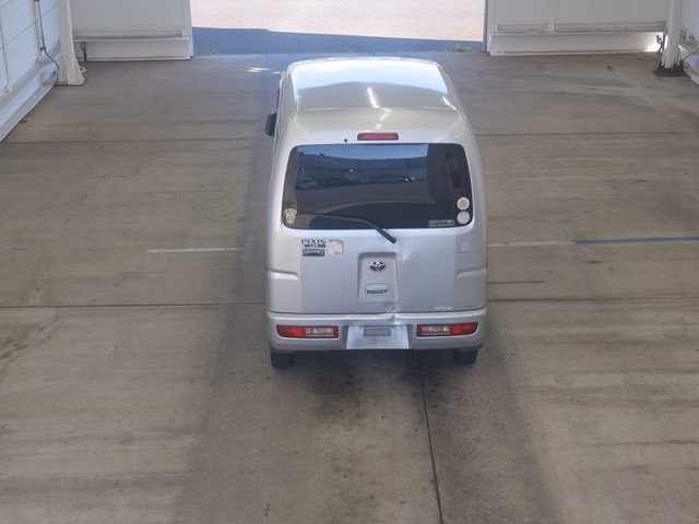 TOYOTA PIXIS VAN