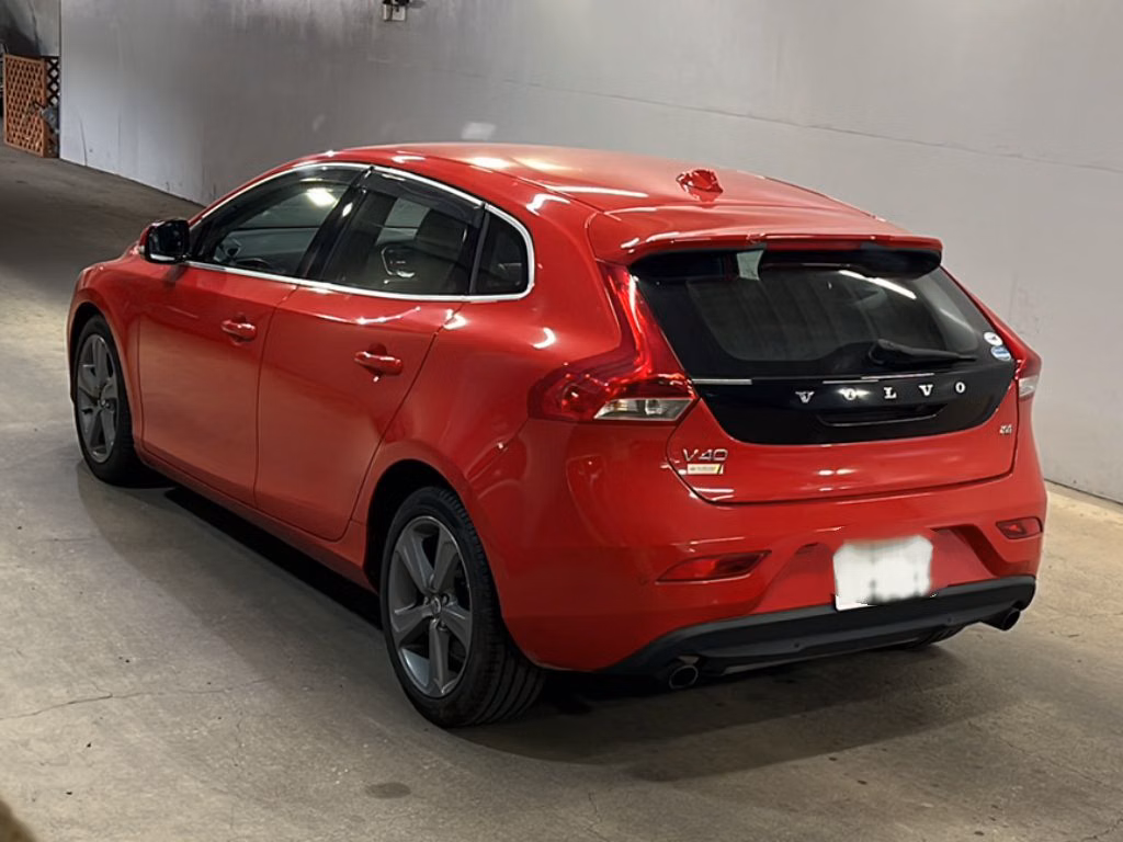 VOLVO V40