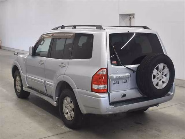 MITSUBISHI PAJERO