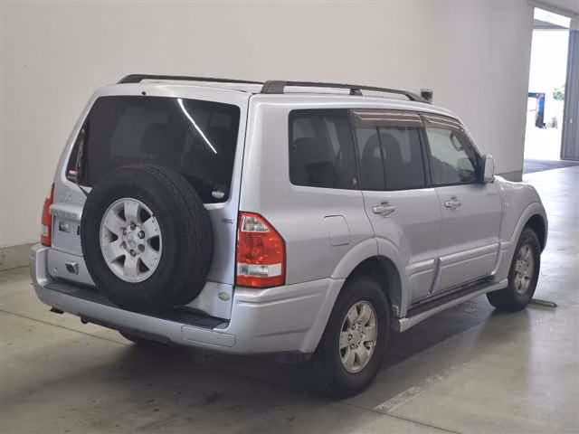 MITSUBISHI PAJERO