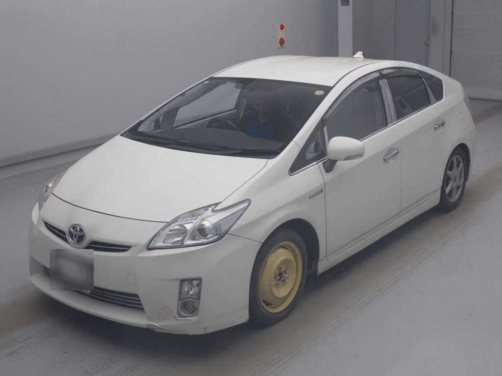 TOYOTA PRIUS