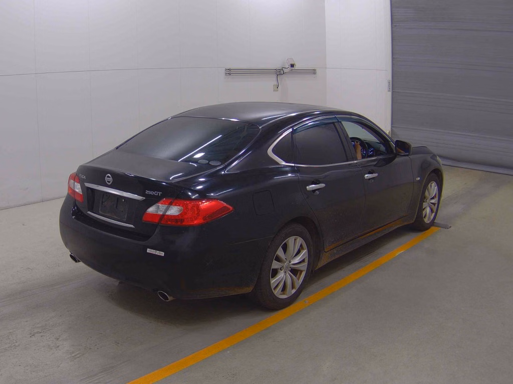 NISSAN FUGA