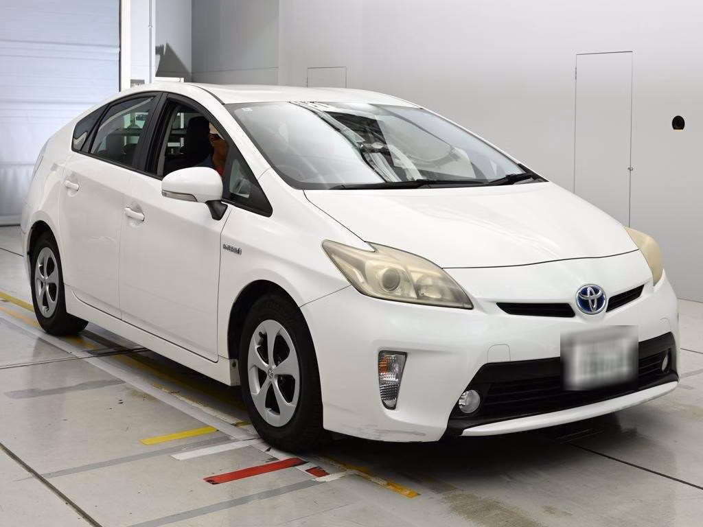 TOYOTA PRIUS