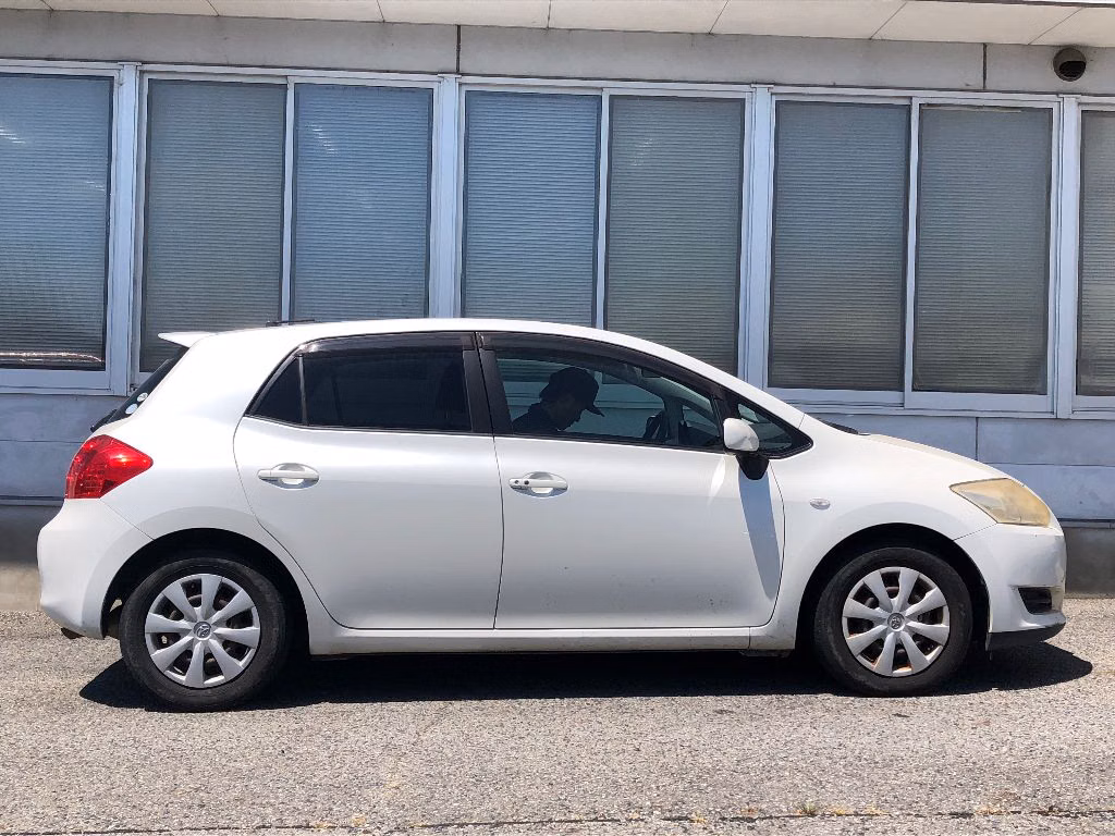 TOYOTA AURIS