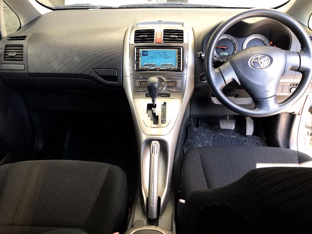 TOYOTA AURIS