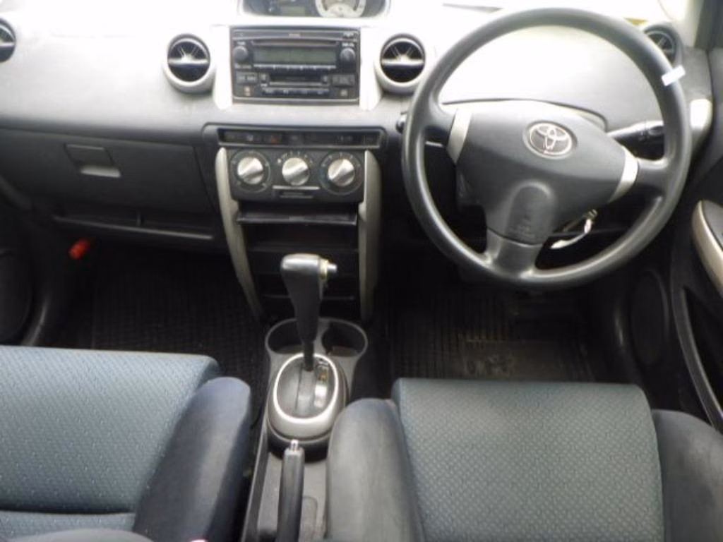 TOYOTA IST
