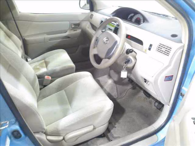 TOYOTA RAUM