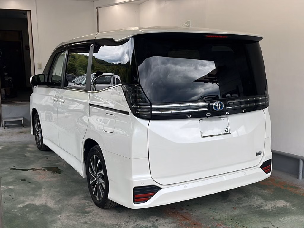 TOYOTA VOXY