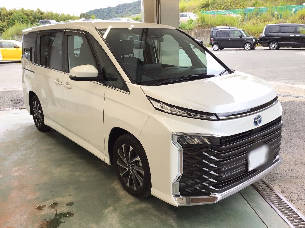 TOYOTA VOXY