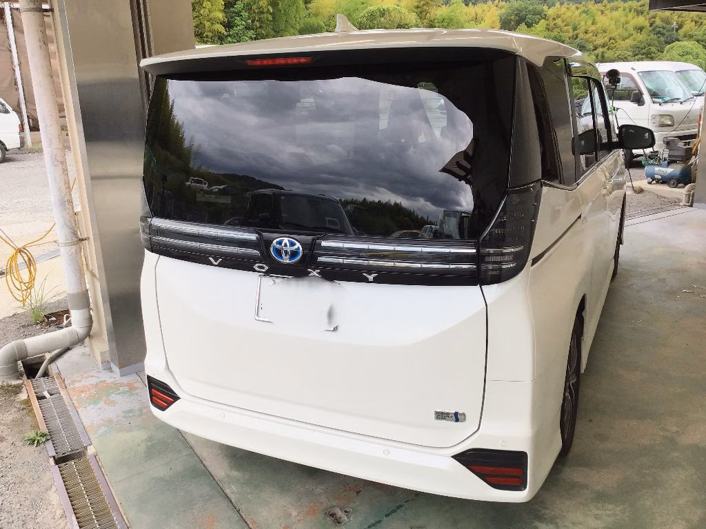 TOYOTA VOXY