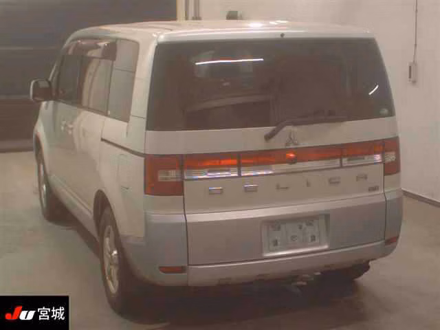 MITSUBISHI DELICA D:5
