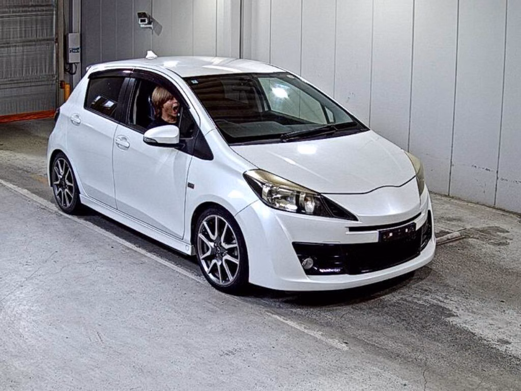 TOYOTA VITZ
