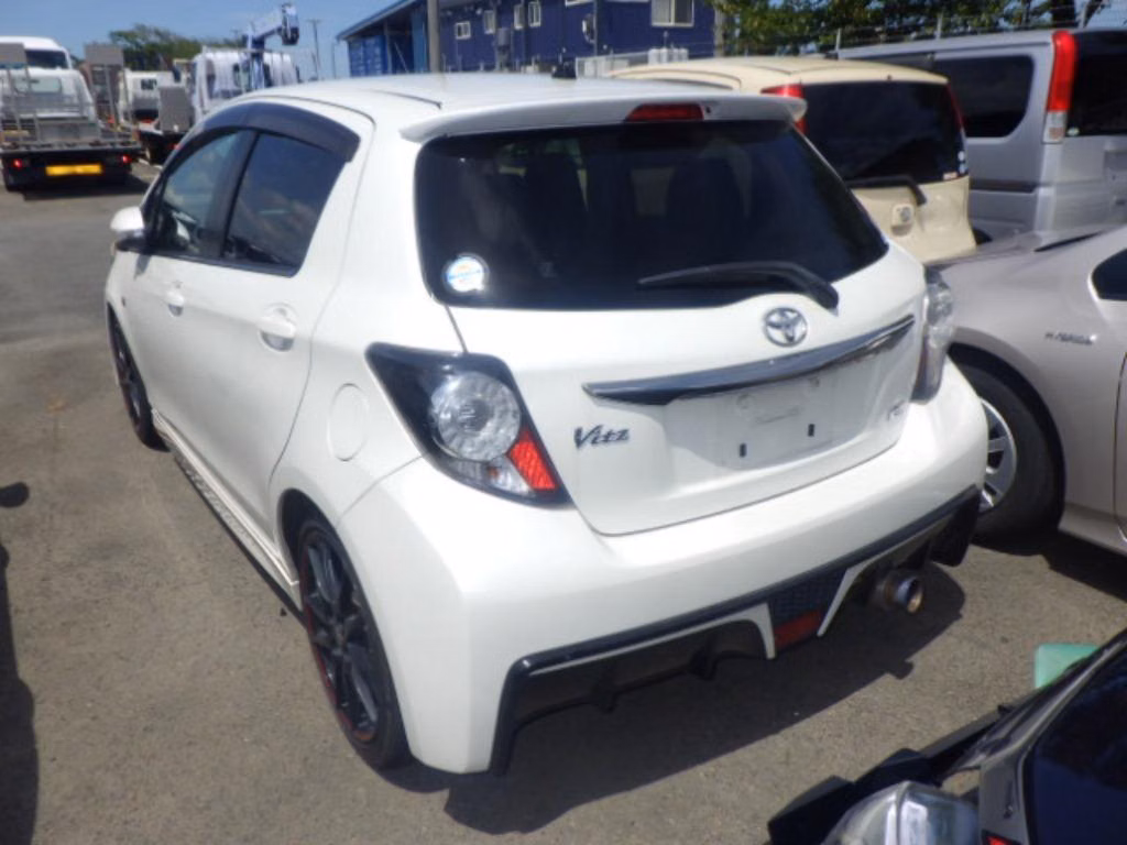 TOYOTA VITZ