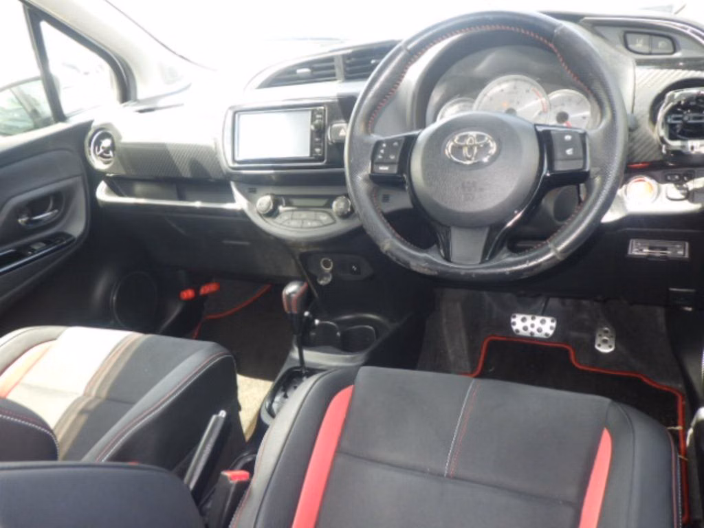 TOYOTA VITZ