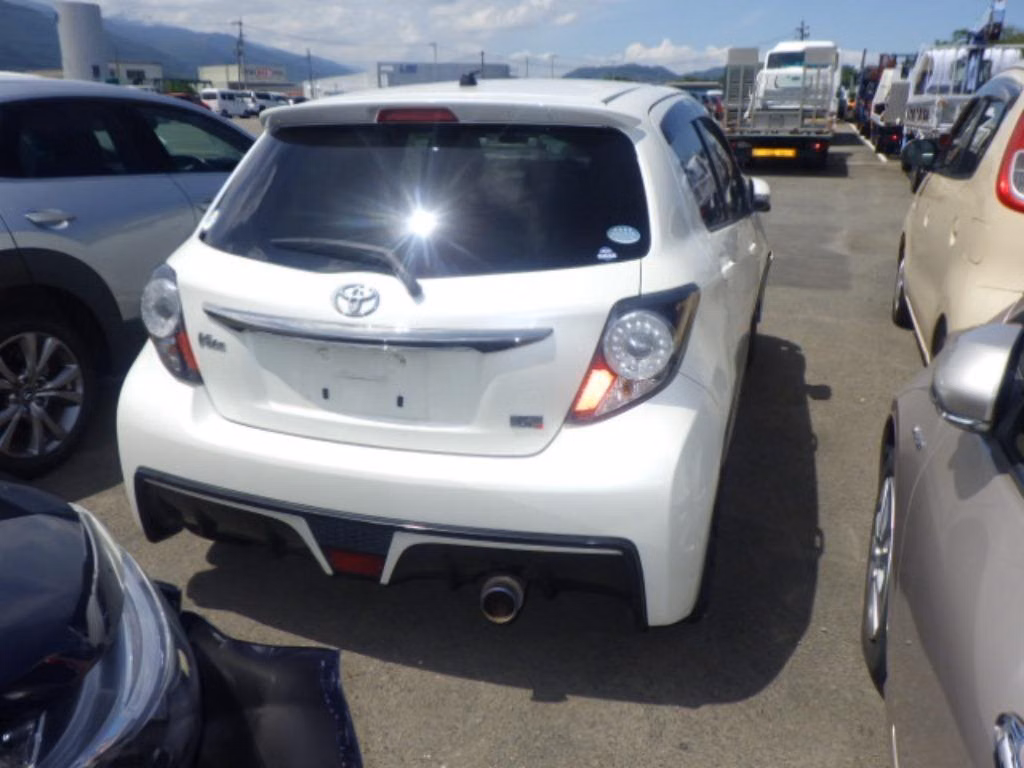 TOYOTA VITZ