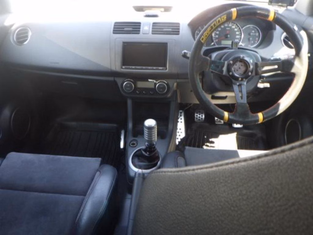 SUZUKI SWIFT