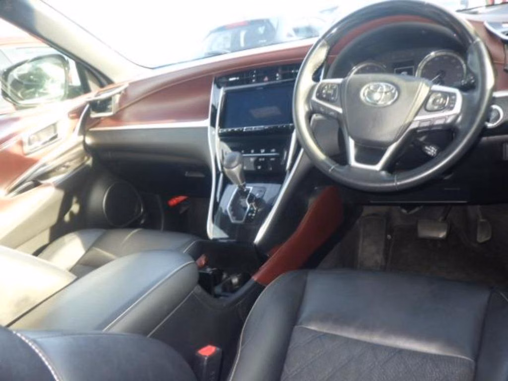 TOYOTA HARRIER