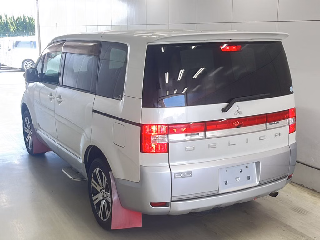 MITSUBISHI DELICA D:5