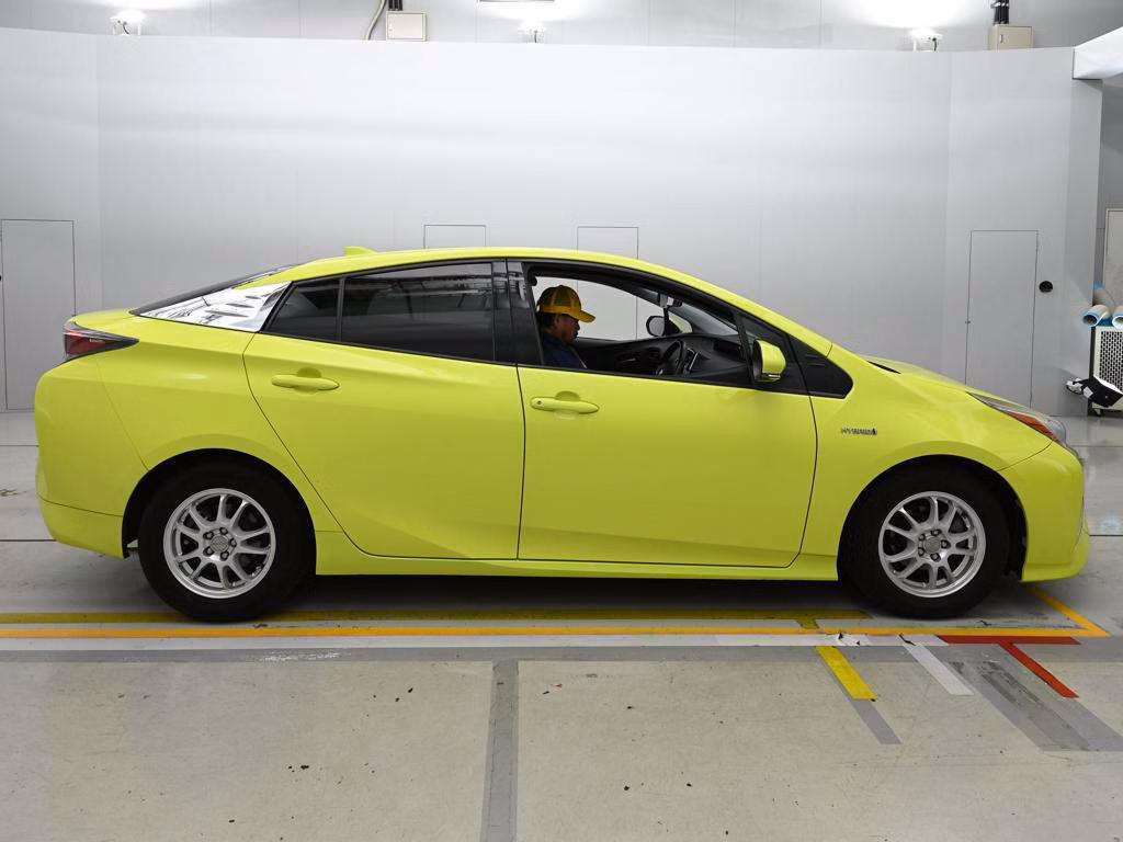 TOYOTA PRIUS