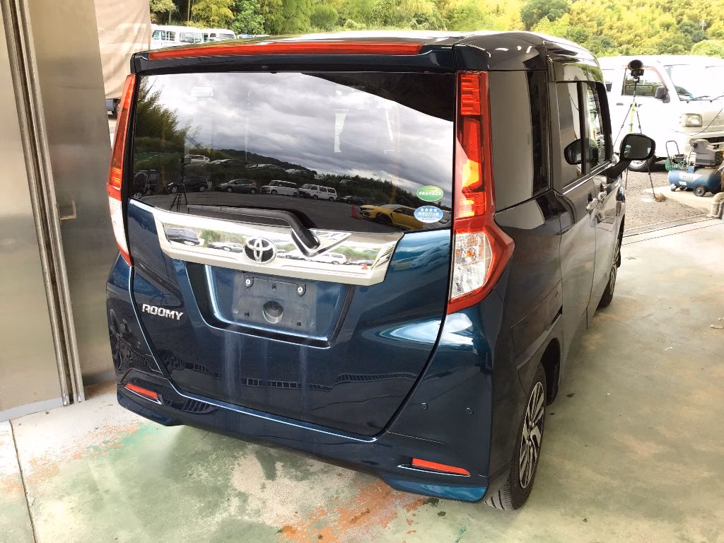 TOYOTA ROOMY