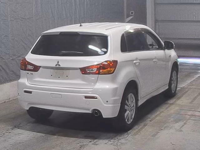MITSUBISHI RVR