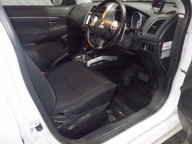 MITSUBISHI RVR
