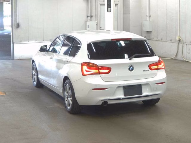 BMW 1-SERIES