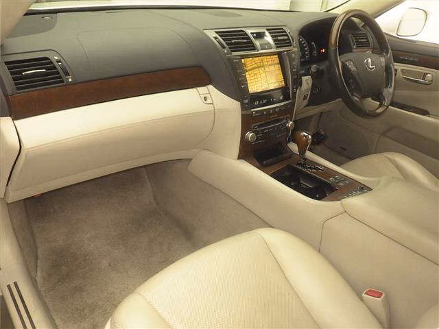 LEXUS LS600H