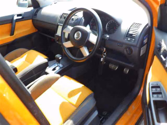 VOLKSWAGEN POLO