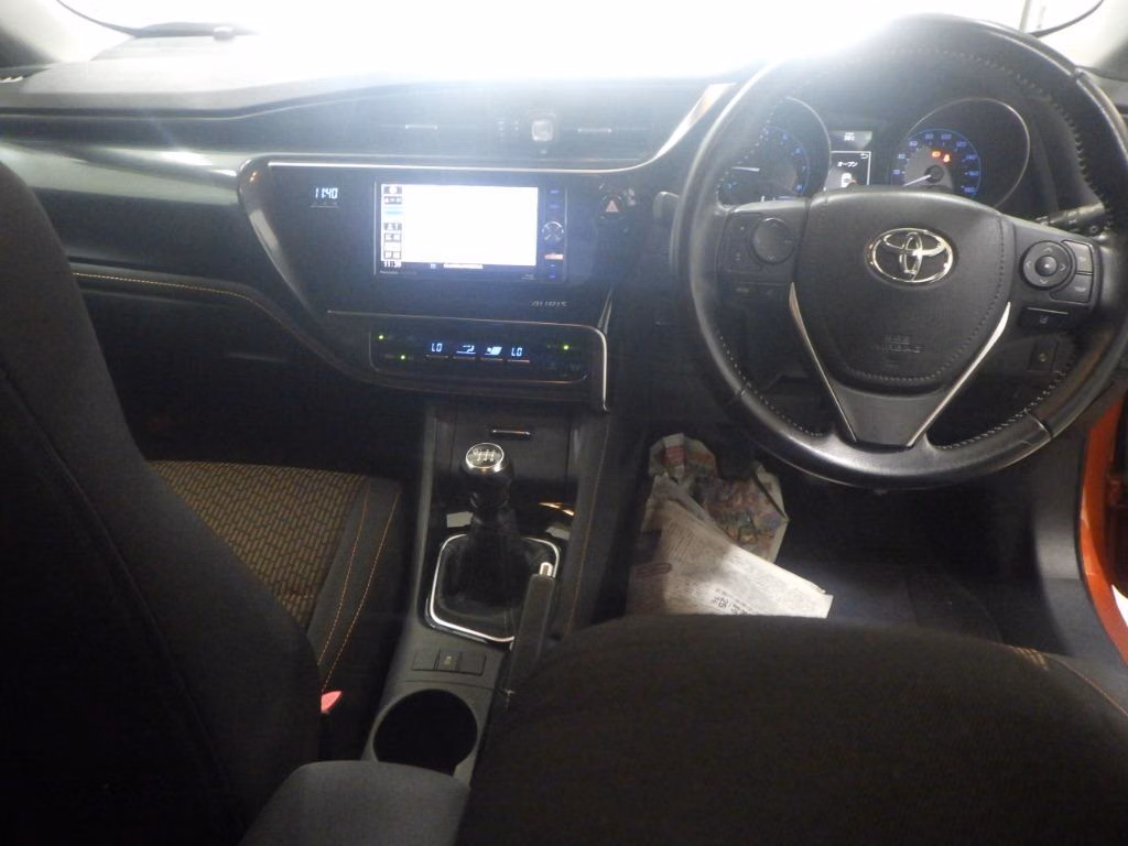 TOYOTA AURIS