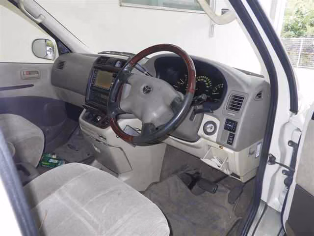 TOYOTA GRAND HIACE