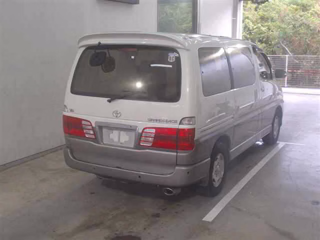 TOYOTA GRAND HIACE