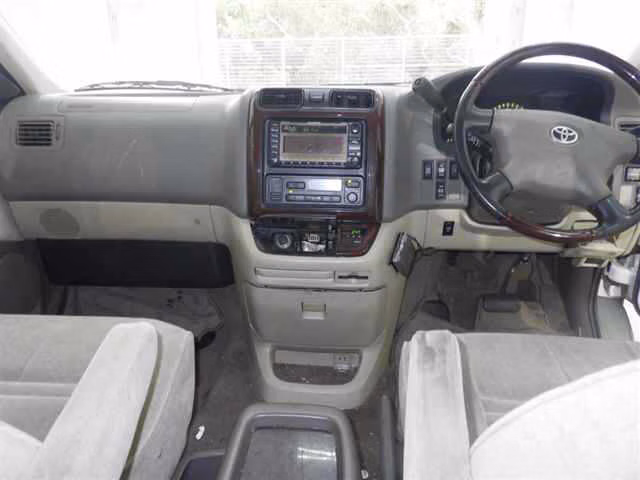 TOYOTA GRAND HIACE