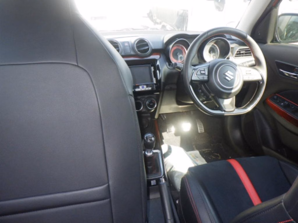 SUZUKI SWIFT