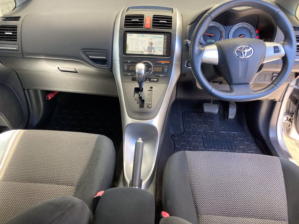 TOYOTA AURIS