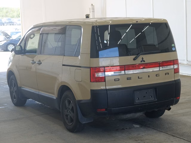 MITSUBISHI DELICA D:5