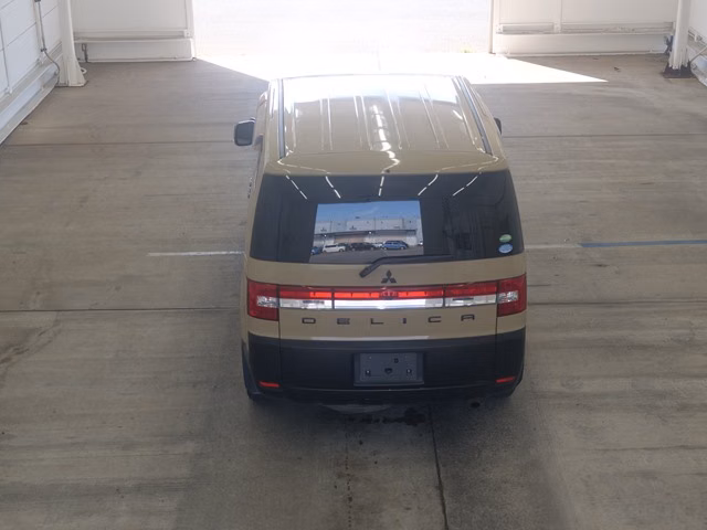MITSUBISHI DELICA D:5