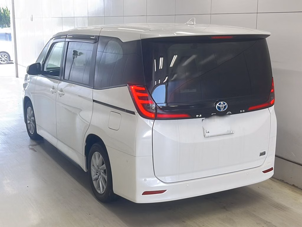 TOYOTA NOAH