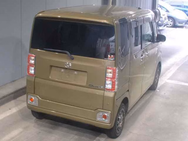 DAIHATSU WAKE