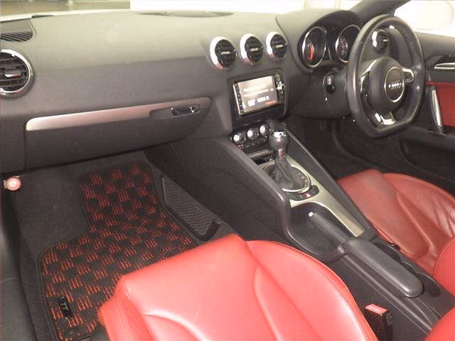AUDI TT