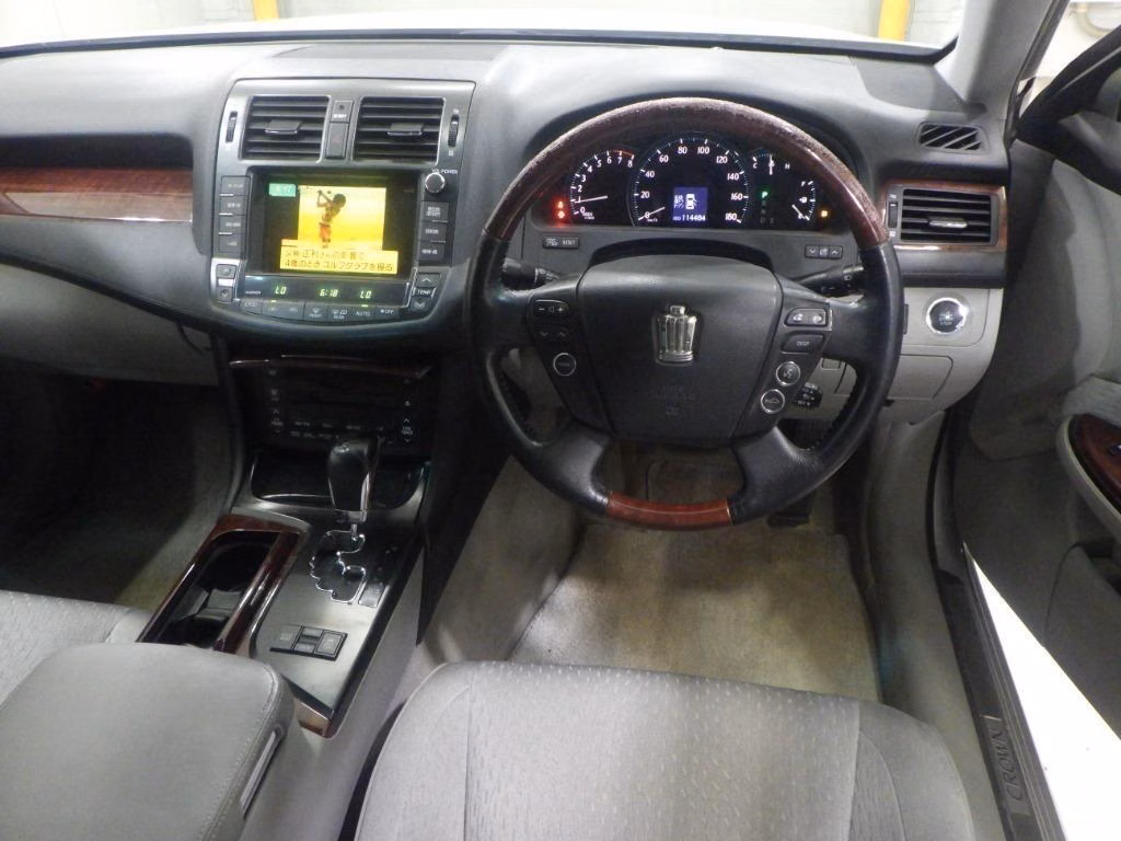 TOYOTA CROWN