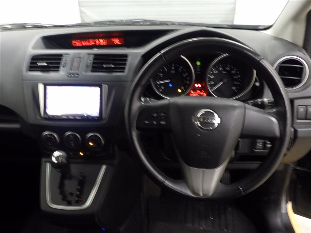 NISSAN LAFESTA