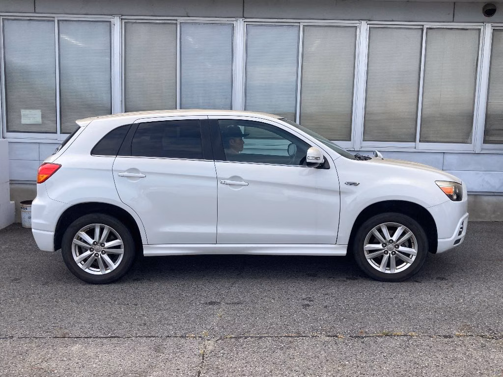 MITSUBISHI RVR