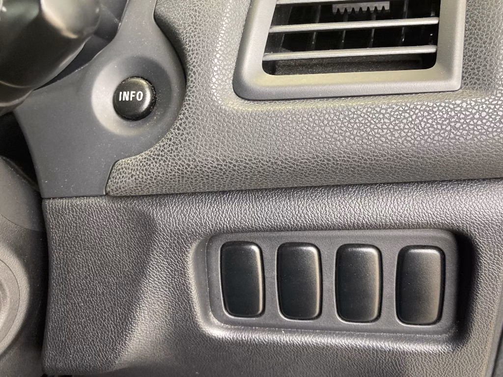 MITSUBISHI RVR