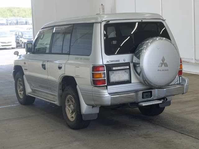 MITSUBISHI PAJERO