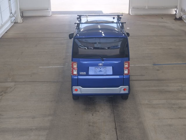 TOYOTA PIXIS MEGA
