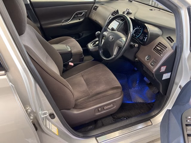 TOYOTA MARK X ZIO