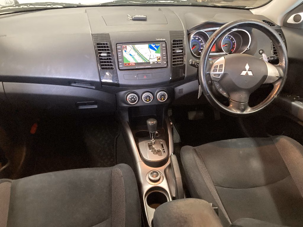 MITSUBISHI OUTLANDER