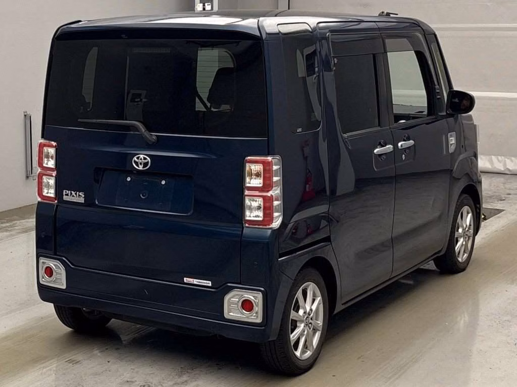 TOYOTA PIXIS MEGA