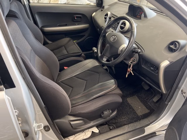 TOYOTA IST